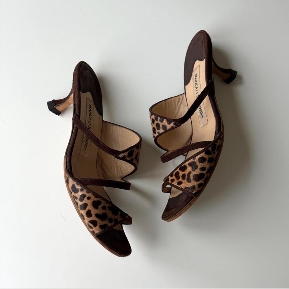 Manolo Blahnik Vintage Kitten Heel - Picture 7 of 7